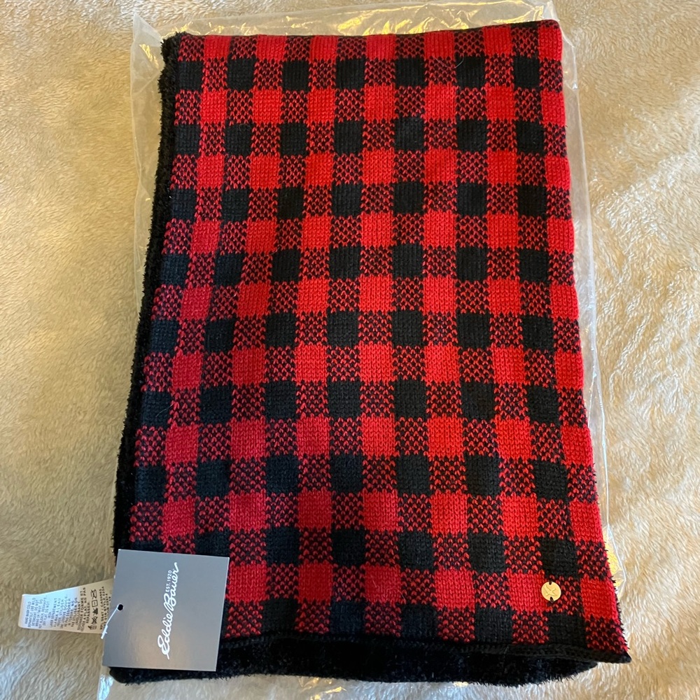 NWT Eddie Bauer Fleece Scarf. Black and Red checkered.
